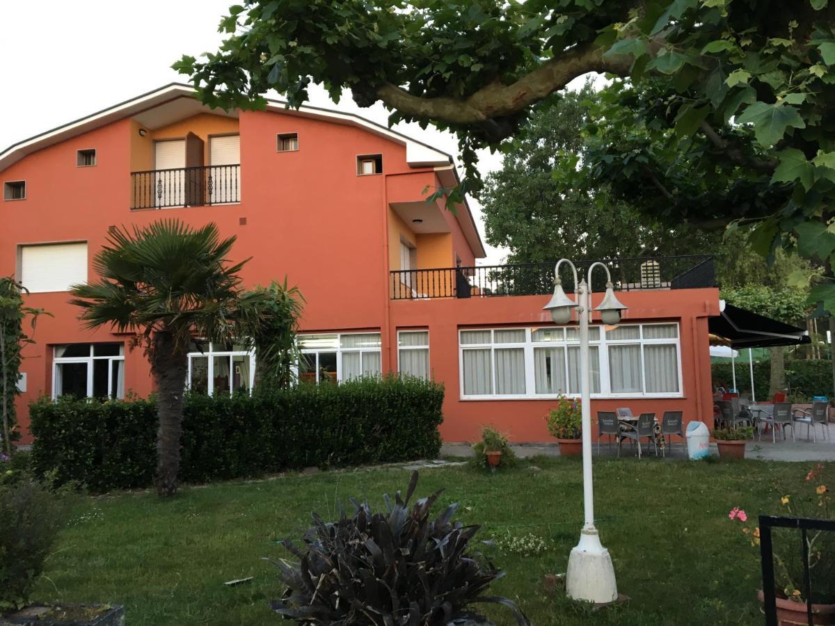 Hostal Restaurante Luz De Luna Вилануева де Ароса Екстериор снимка